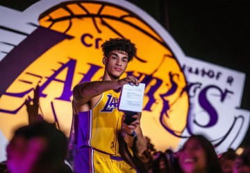 东契奇与湖人续约3年，签下1.65亿美元大合同